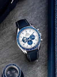 Omeg_a speedmaster Snoopy 50Th Anniversary