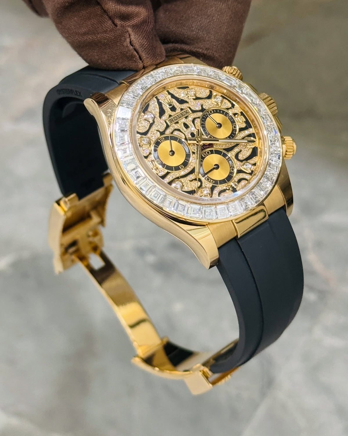 Ro*ex Eye Of The Tiger Gold Dial Silicon Belt Edition Premium Quality Luxury Watch theroyaltime.in