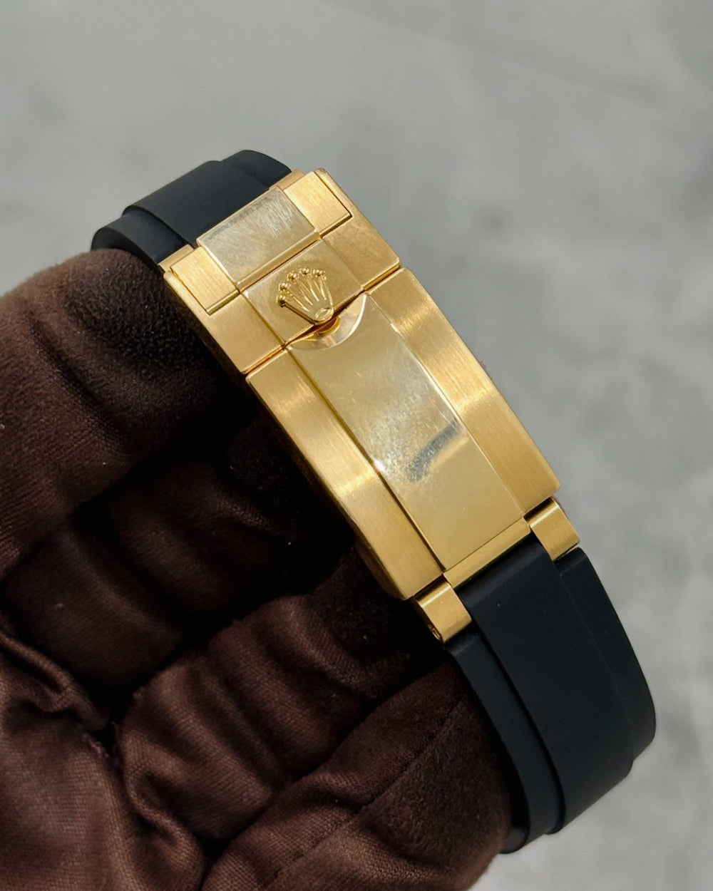 Ro*ex Eye Of The Tiger Gold Dial Silicon Belt Edition Premium Quality Luxury Watch theroyaltime.in
